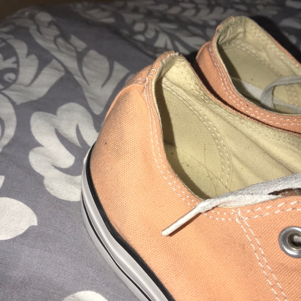 Converses - Picture 2 of 2